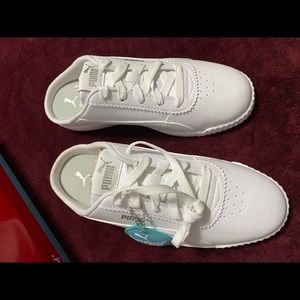 Women’s Puma soft foam sneakers